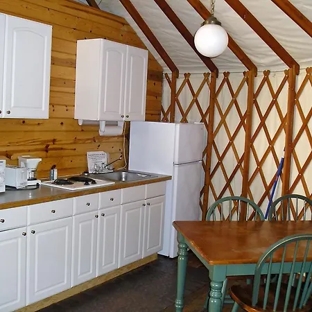 Yosemite Lakes River Yurt 21